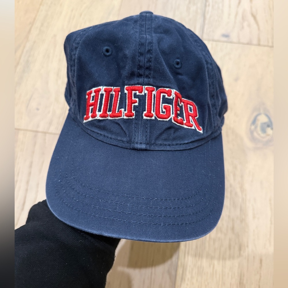 Tommy Hilfiger blue baseball hat